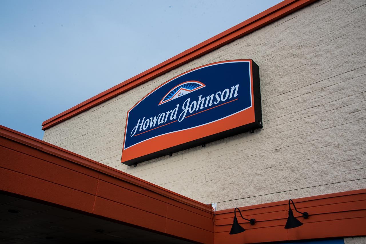 Howard Johnson By Wyndham Portsmouth Hotel Exterior photo